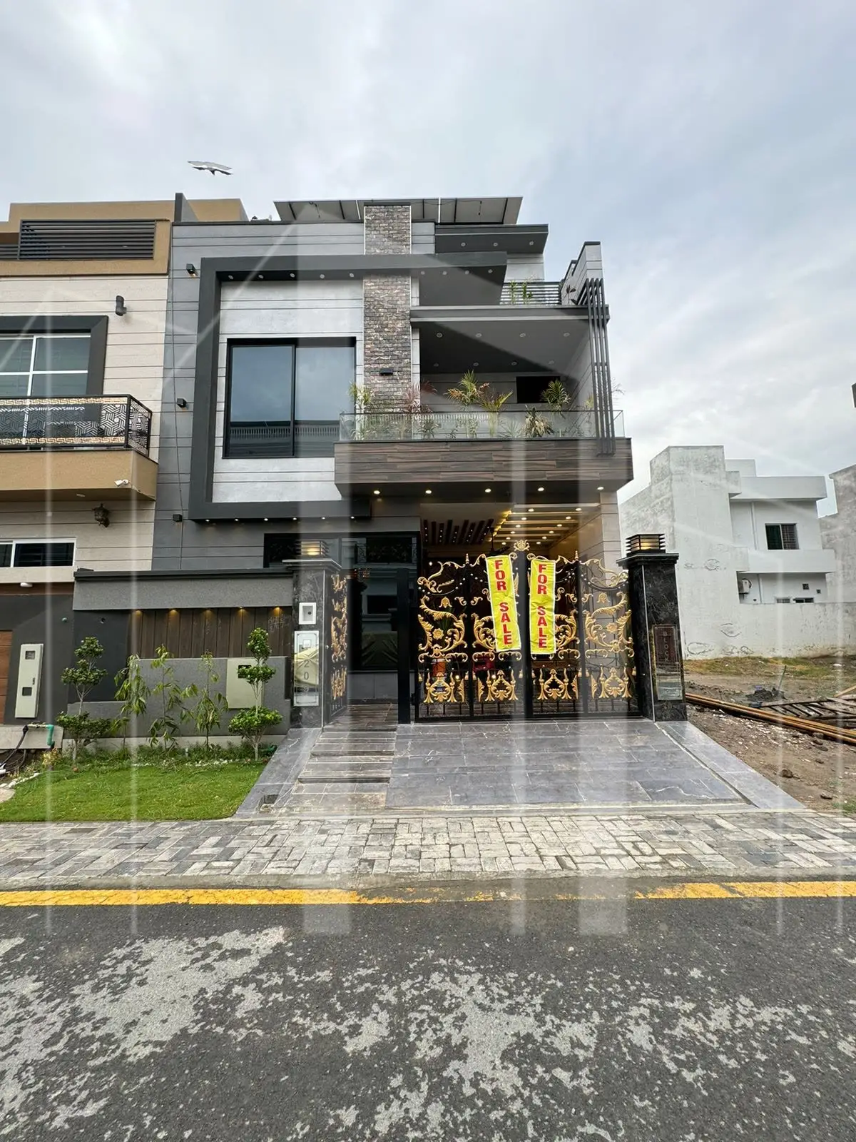 Etihad Town Phase 1 — photo 1